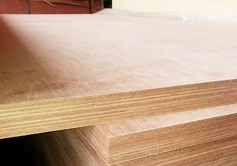 今年前8个月英国从中国进口了61,000立方米热带硬木胶合板