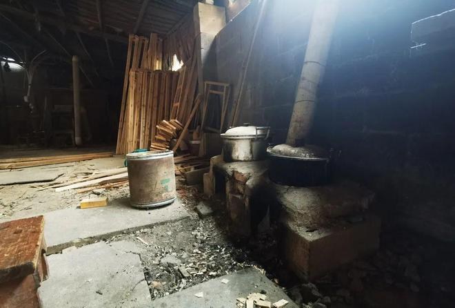 广西北海集中查处一批木材加工小作坊