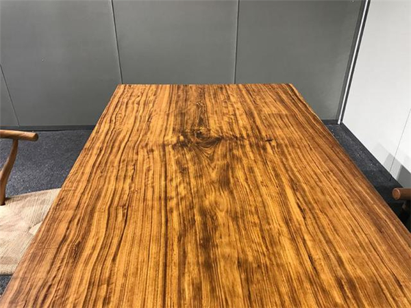 小乌金木做的桌子